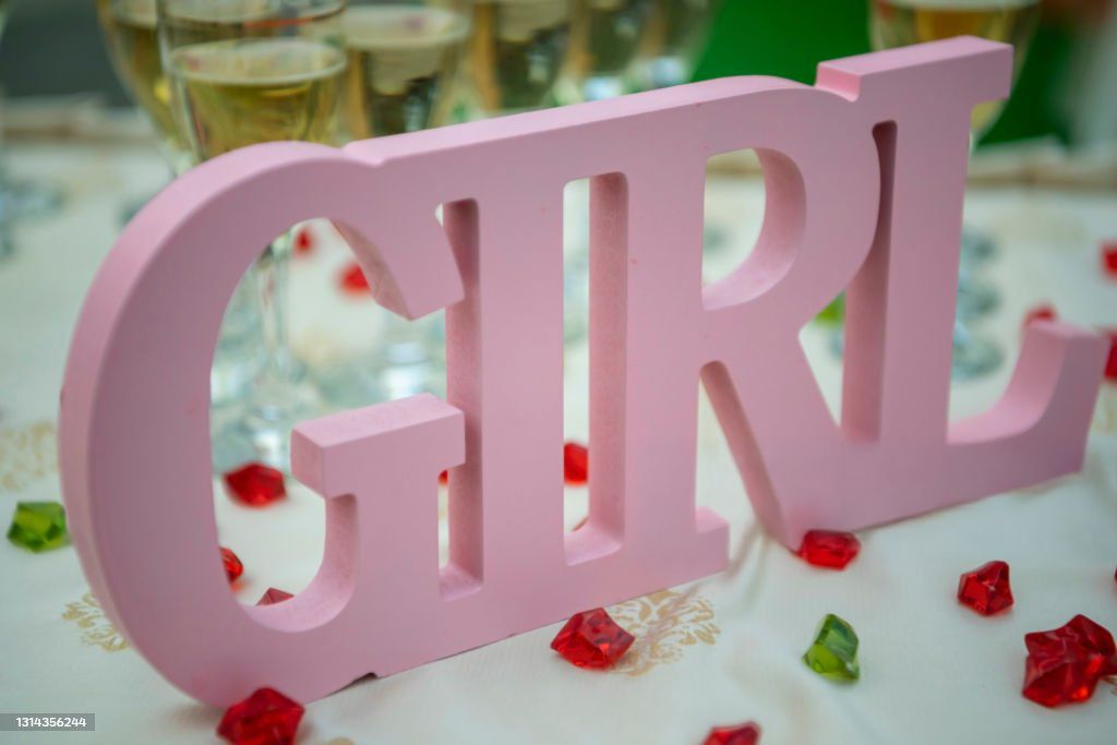 Lettere sagomate rosa per un allestimento